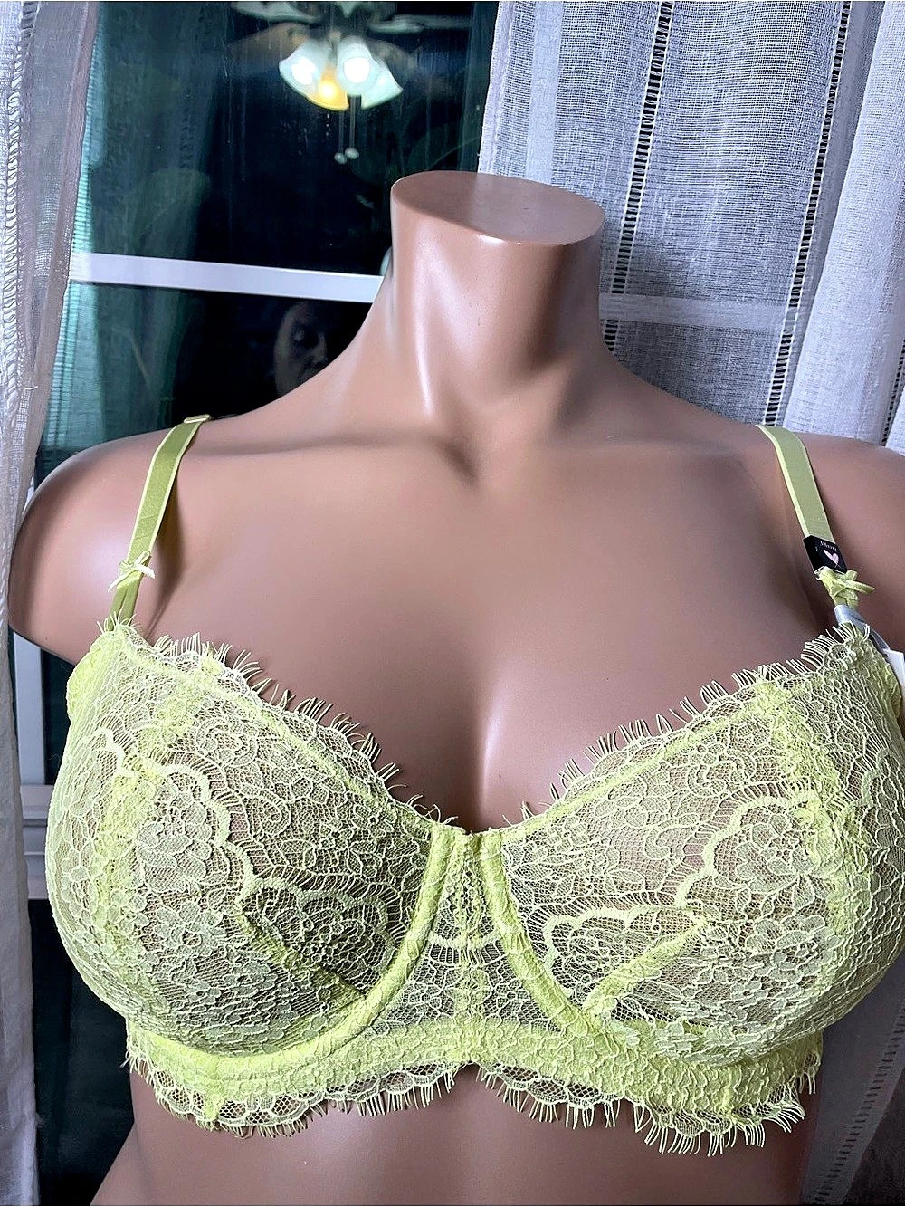 Victoria's Secret Unlined Balconette Bra Floral Lace Bra in Green 38DD NWT